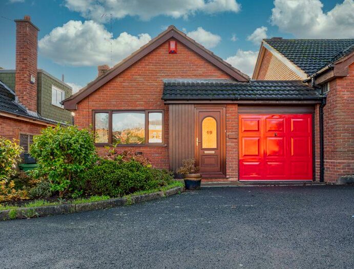 2 Bedroom Detached Bungalow To Rent In Drews Holloway, Halesowen, B63