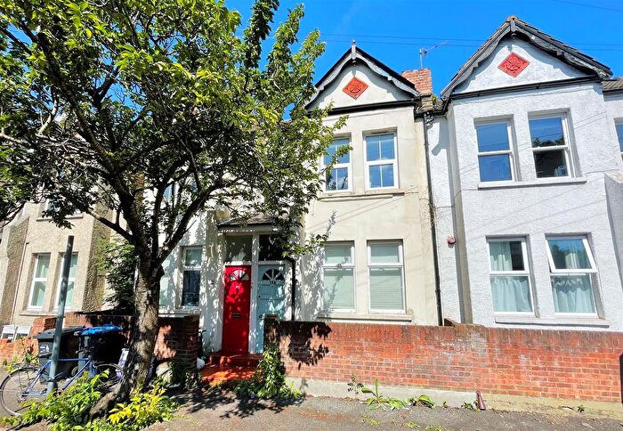 2 Bedroom Flat To Rent In West Gardens, Tooting/Colliers Wood Borders, SW17