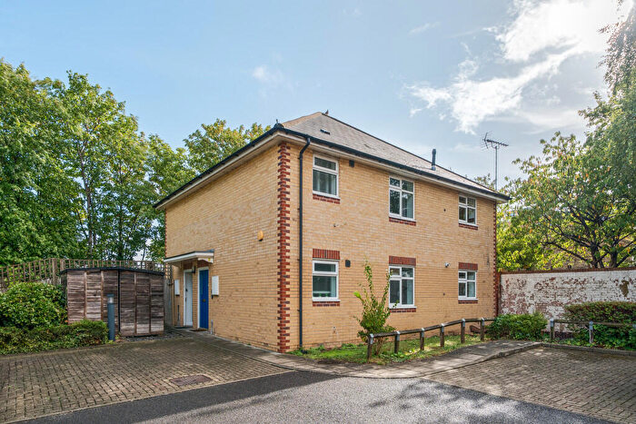 2 Bedroom Apartment To Rent In Plough Road, Battersea, SW11