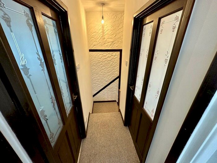 2 Bedroom Cottage To Rent In Womersley Place, Stanningley, LS28