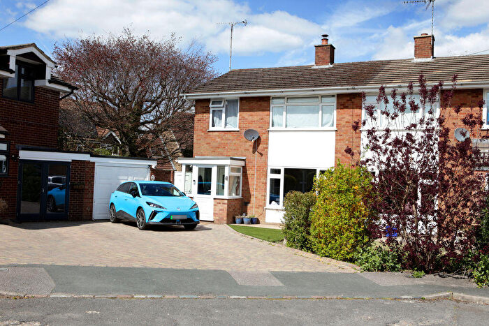 3 Bedroom Semi Detached House For Sale In Wenwell Close, Aylesbury, HP22