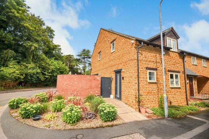 3 Bedroom End Of Terrace House For Sale In Heritage Farm Close, Hardingstone, Northampton, NN4