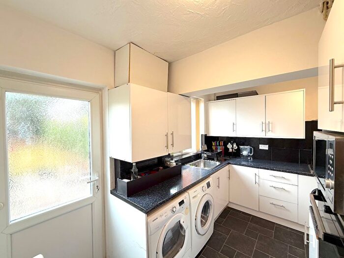 Semi-detached House For Sale In Haunch Lane, Birmingham, West Midlands, B13