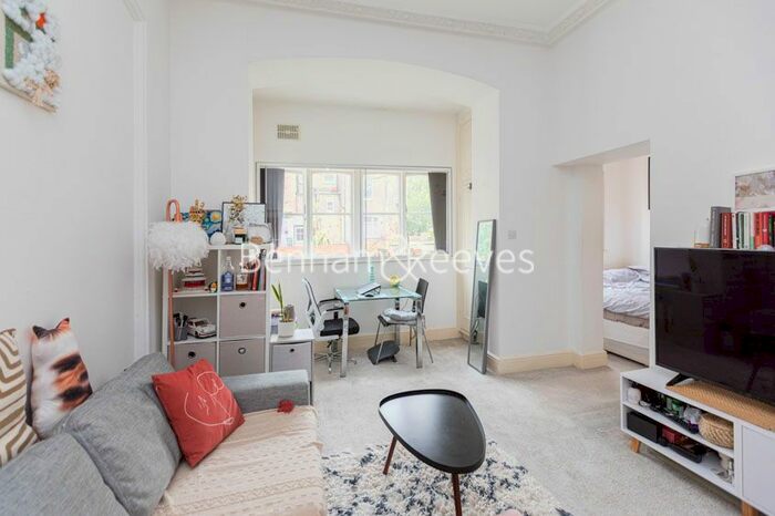 1 Bedroom Flat To Rent In Gwendwr Road, Hammersmith, W14