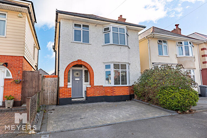3 Bedroom Detached House For Sale In Heytesbury Road, Bournemouth, BH6