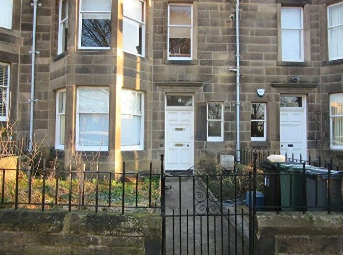 3 Bedroom Flat To Rent In Murrayfield Road, Edinburgh, EH12
