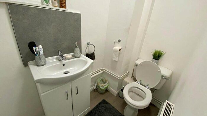 2 Bedroom House To Rent In Broad Street, Canterbury - Ref, CT1