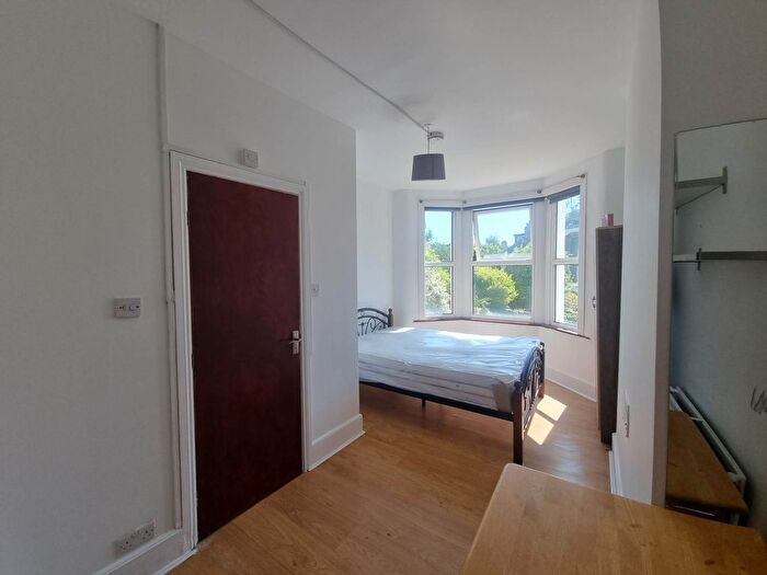 Studio To Rent In Langham Road, Duckett`S Green, N15