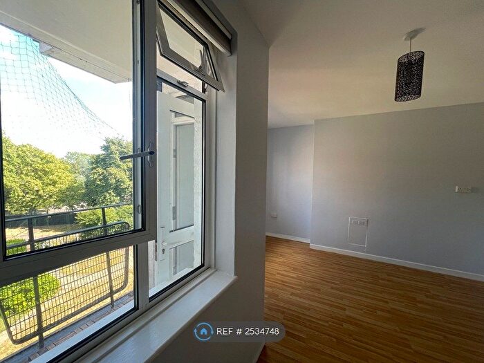 1 Bedroom Flat To Rent In Cudworth House, London, SW8