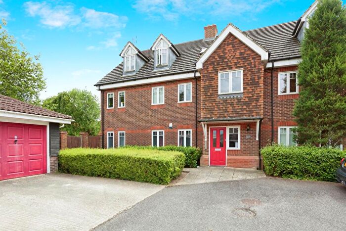 2 Bedroom Apartment To Rent In Rosemead Gardens, Crawley, RH10