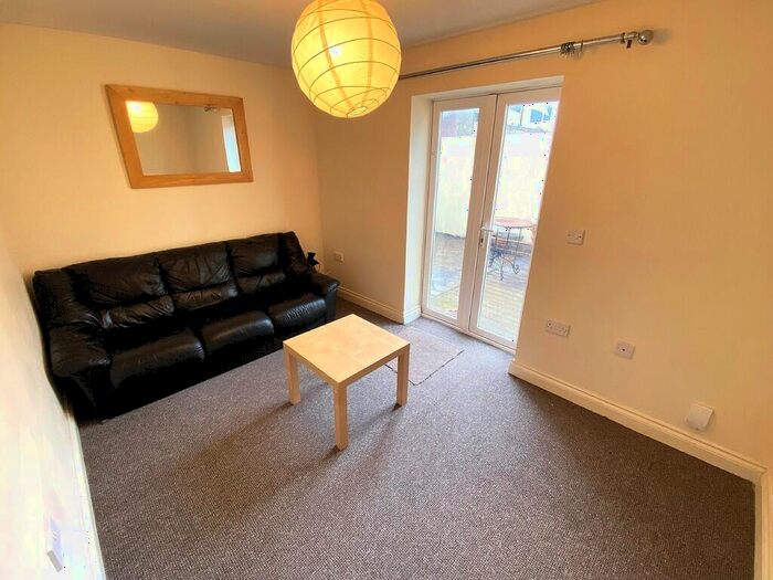 2 Bedroom Flat To Rent In Fawcett Road, Southsea, PO4