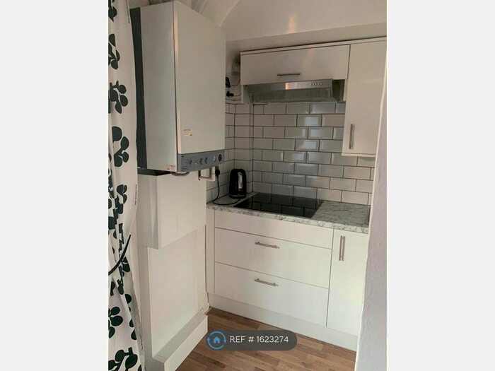 1 Bedroom Flat To Rent In Barons Court Road, London, W14