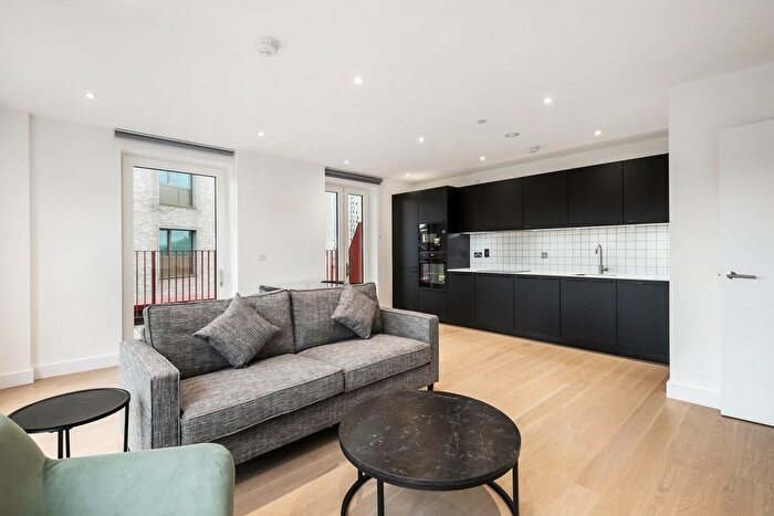 2 Bedroom Flat To Rent In Quest House, Escapade Place, Blackwall, E14