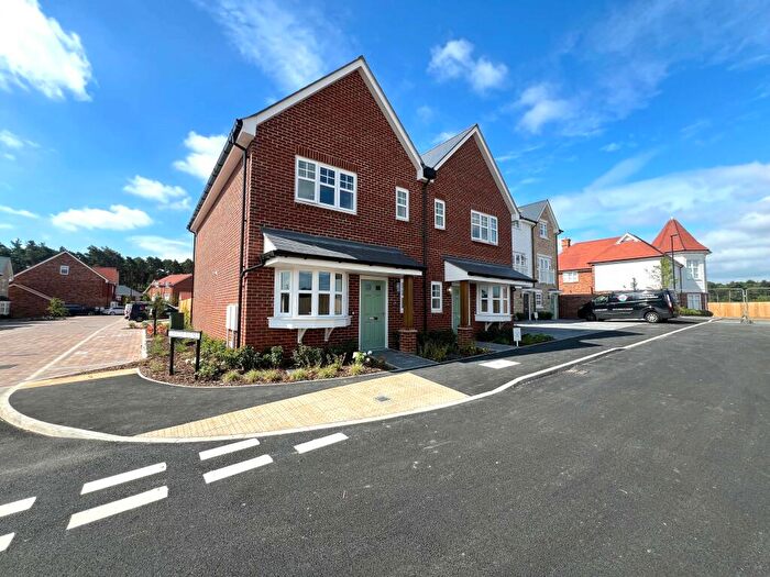 3 Bedroom House To Rent In Sundew Avenue, Hartland Village, Fleet, GU51