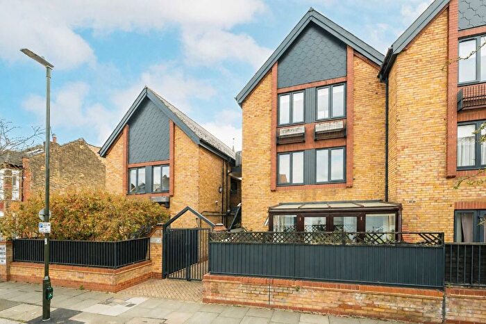 2 Bedroom Flat To Rent In Trinity Road, Wimbledon, SW19