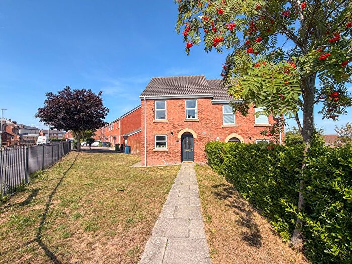3 Bedroom Semi-detached House For Sale In Wallington Close, Blaydon, NE21