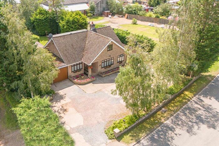 4 Bedroom Chalet For Sale In Stoke Albany Road, Desborough, Kettering, NN14