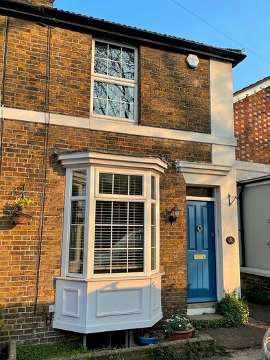 2 Bedroom Semi-Detached House To Rent In The Mall, Faversham, Kent, ME13