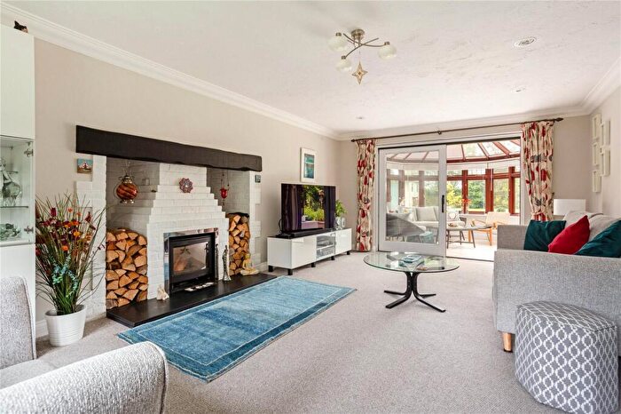 4 Bedroom Detached House For Sale In Pond Lane, Lasham, GU34