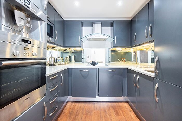 1 Bedroom Flat To Rent In Western Gateway, London, E16