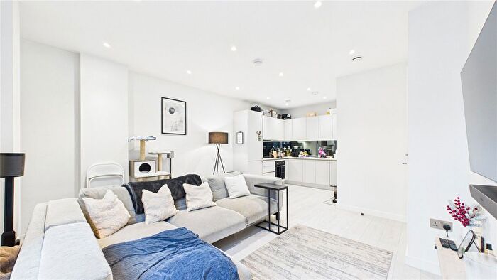 1 Bedroom Flat For Sale In Camberley, Surrey, GU15