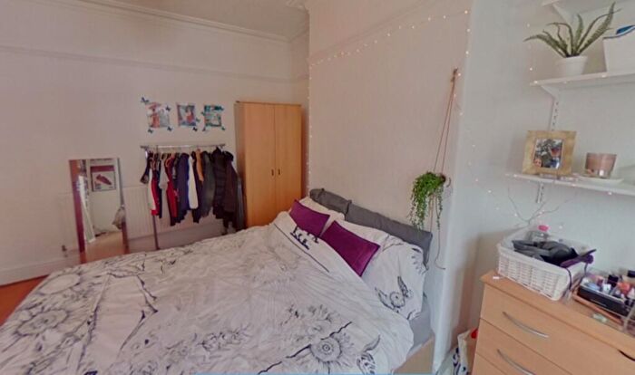 5 Bedroom House To Rent In Hessle View, Leeds, LS6