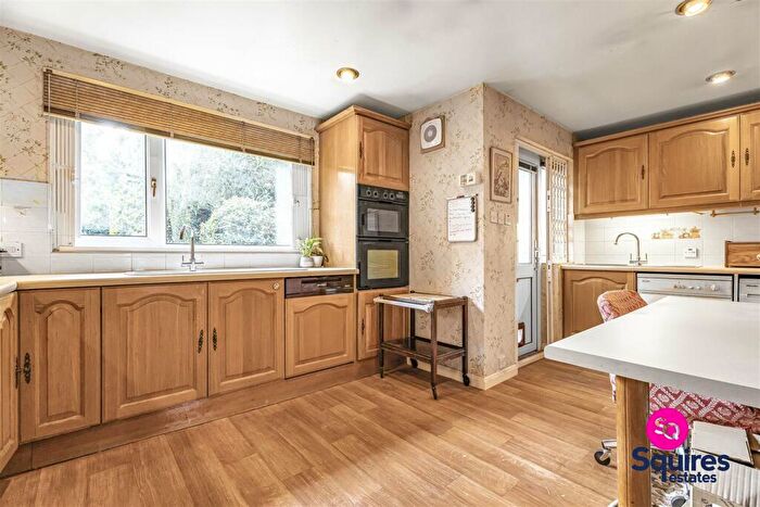 5 Bedroom Semi-Detached House For Sale In Granville Road, London, N12