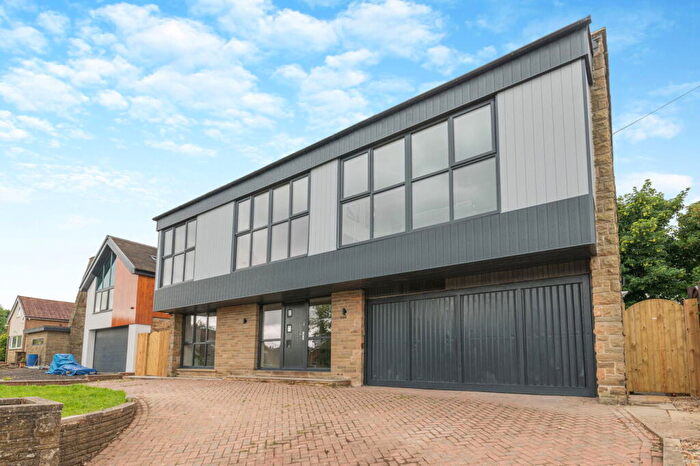 6 Bedroom Detached House To Rent In Far View Crescent, Huddersfield, HD5