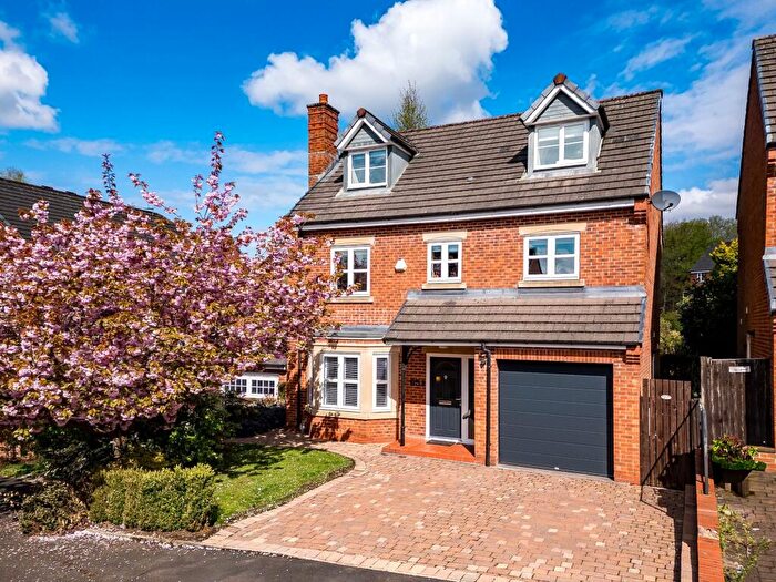 6 Bedroom Detached House For Sale In Kingsbury Close, Bury, BL8