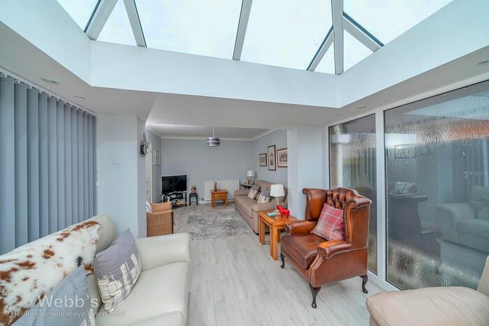 2 Bedroom Detached Bungalow For Sale In Hall Lane, Pelsall, Walsall, WS3
