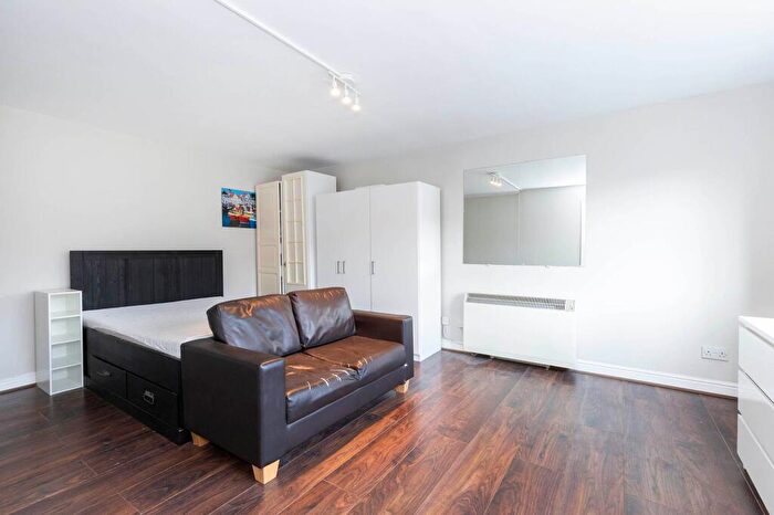 Studio To Rent In Upton Close, London, NW2