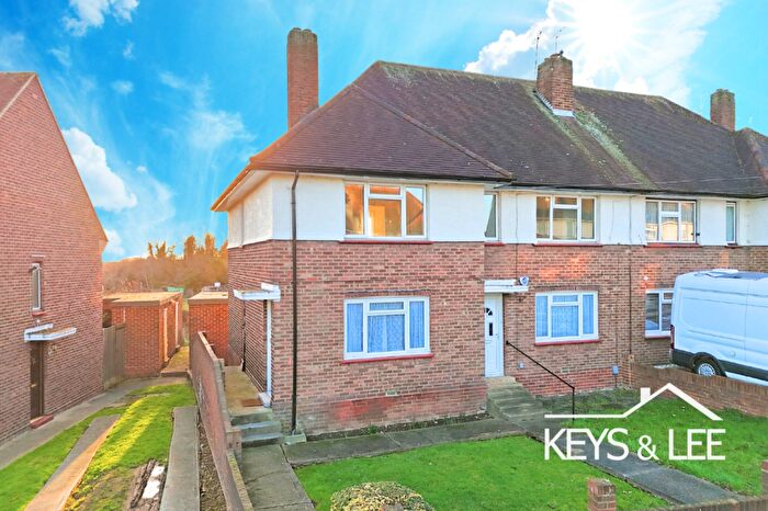 2 Bedroom Flat To Rent In Chelmsford Avenue, Romford, RM5