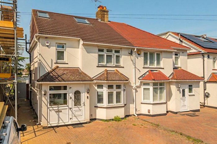 3 Bedroom Semi-Detached House For Sale In Hamilton Avenue, Surbiton, KT6