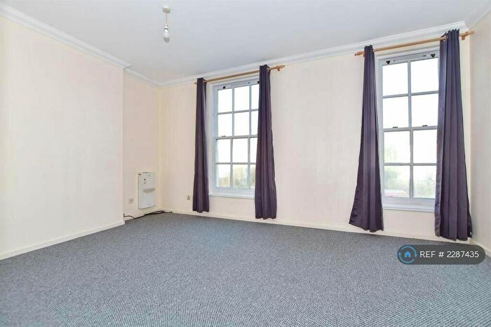 1 Bedroom Flat To Rent In Oaklands House, Maidstone, ME14