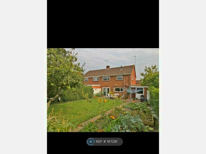3 Bedroom Semi-Detached House To Rent In Kenilworth Drive, Bletchley, Milton Keynes, MK3
