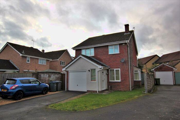 3 Bedroom Detached House To Rent In Collingbourne Close, Trowbridge, BA14
