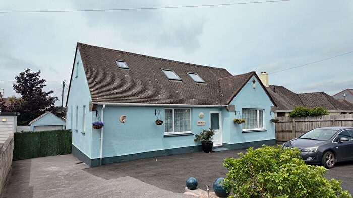 4 Bedroom Bungalow For Sale In Totnes Road, Ipplepen, TQ12