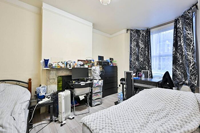 3 Bedroom Flat For Sale In Wendover Road, Harlesden, London, NW10