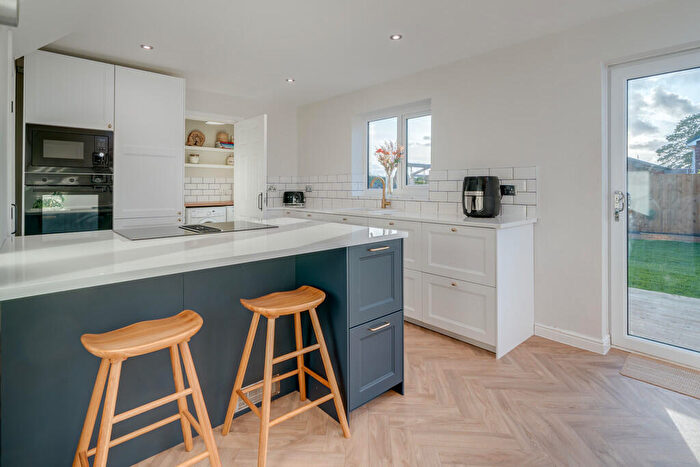 4 Bedroom Detached House For Sale In Southcroft Avenue, Birkenshaw, BD11