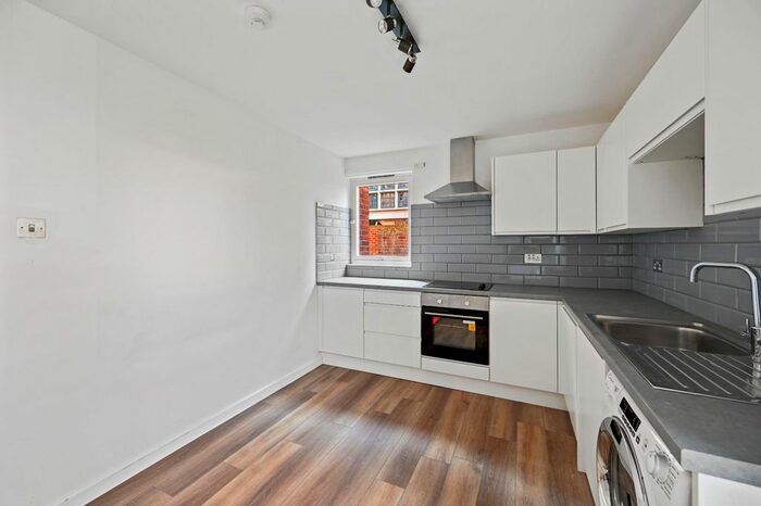 2 Bedroom Flat To Rent In Mercers Place, Brook Green, London, W6