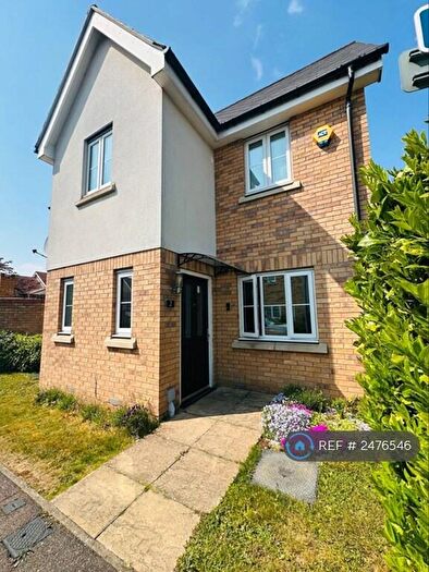 3 Bedroom Semi-Detached House To Rent In Markhams Close, Laindon, SS15