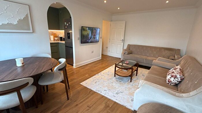 1 Bedroom Flat To Rent In Templeton Court, EN3