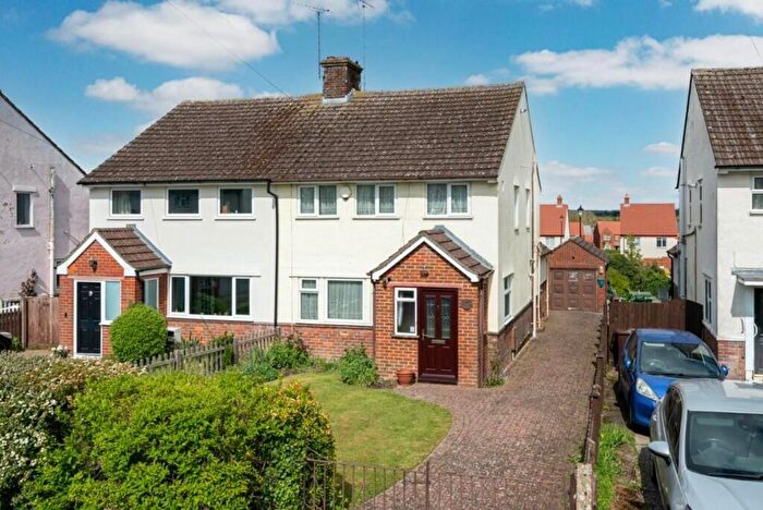 3 Bedroom Semi-Detached House For Sale In Chiltern Avenue, Edlesborough, LU6