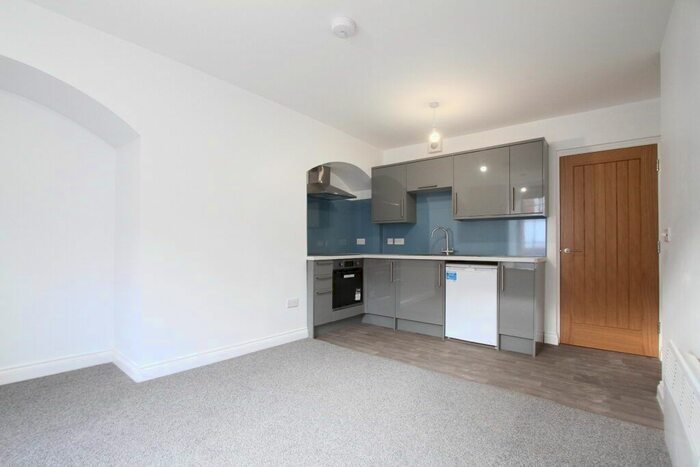 1 Bedroom Flat To Rent In Parsons Street, Banbury, Oxon, OX16