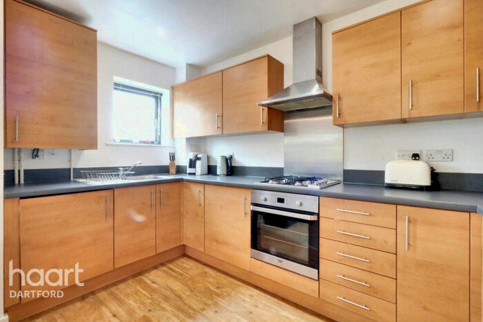 2 Bedroom Flat For Sale In Park Lane, Greenhithe, DA9