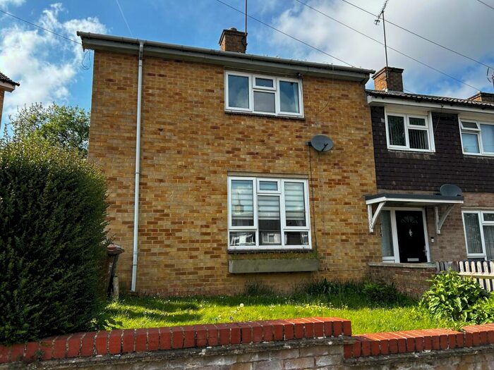 2 Bedroom Terraced House To Rent In Lennox Gardens, Banbury, Oxon, OX16