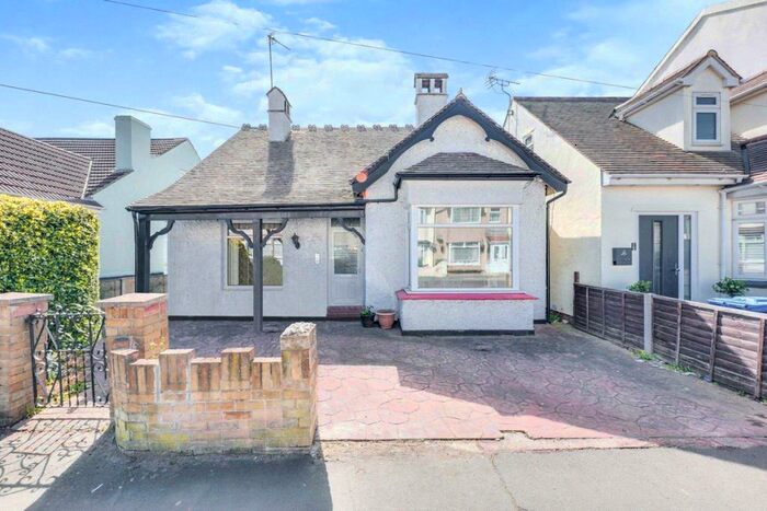 3 Bedroom Bungalow To Rent In Central Avenue, Southend-on-Sea, Essex, SS2
