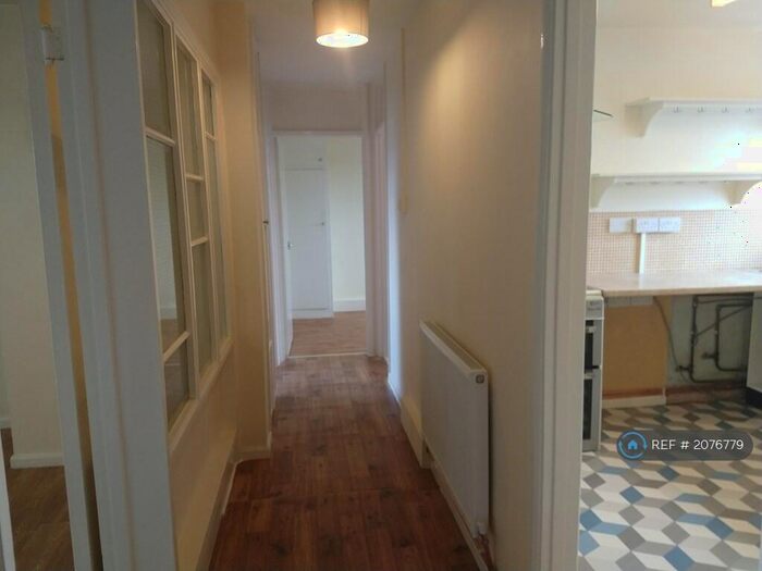 2 Bedroom Flat To Rent In New Barn Avenue, Cheltenham, GL52