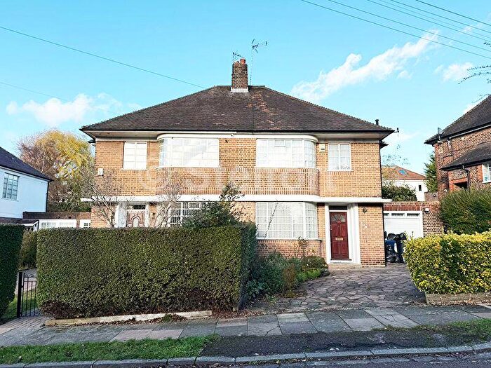 3 Bedroom Semi Detached House For Sale In Brim Hill, London, N2