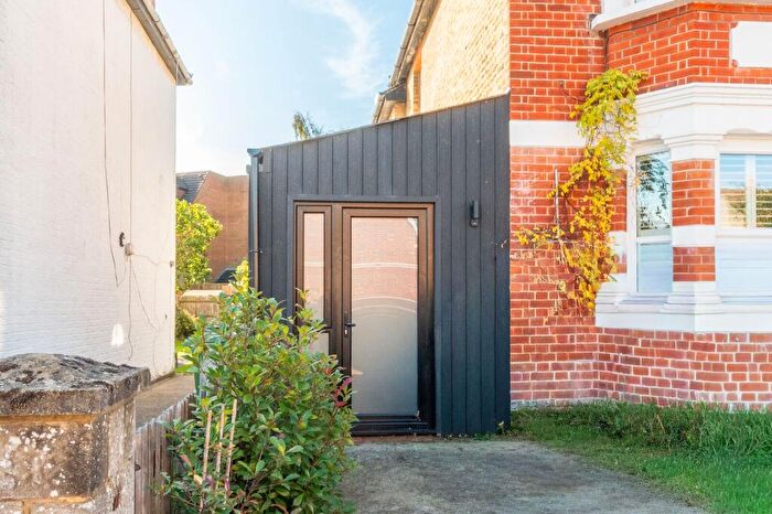Studio To Rent In Gloster Road, New Malden, KT3